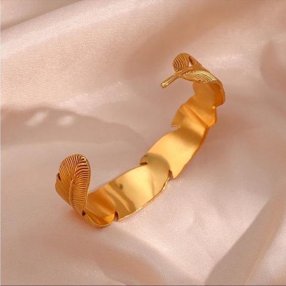 NEW 18K GOLD LEAF BANGLE CUFF BRACELET - Picture 7 of 10